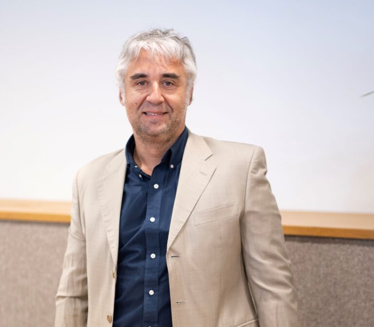 Óscar Velasco, de Olivia