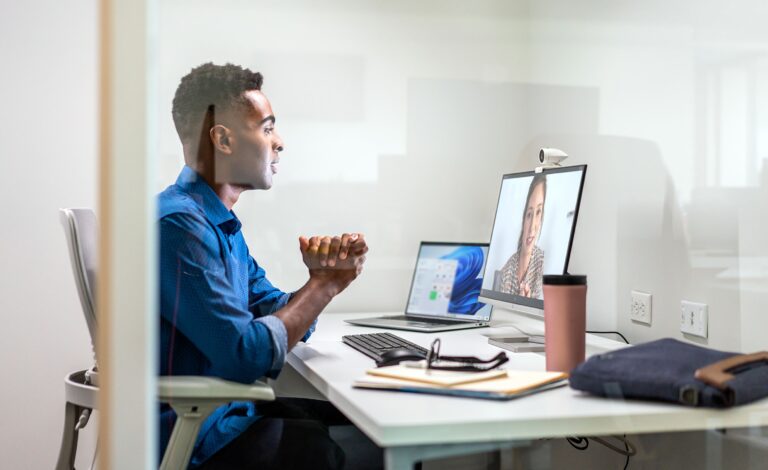 Colaboración y videoconferencia de Poly