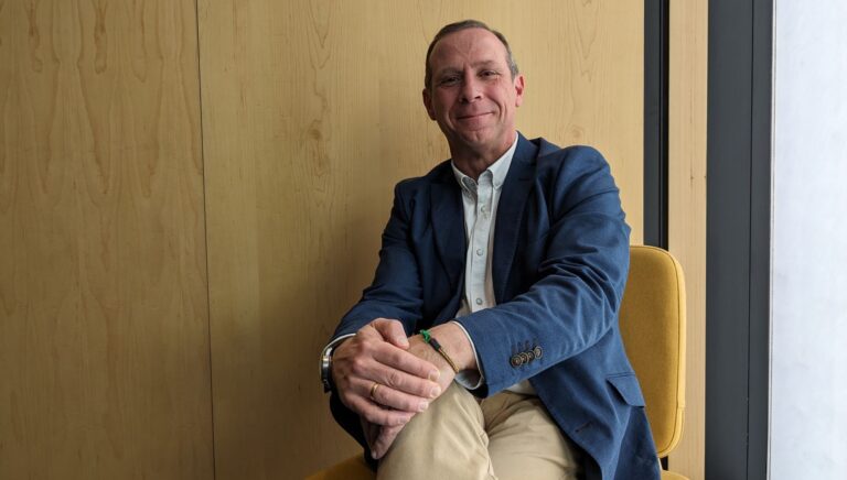 Leggi l'articolo El poder transformador de la colaboración entre empresas de software y canal