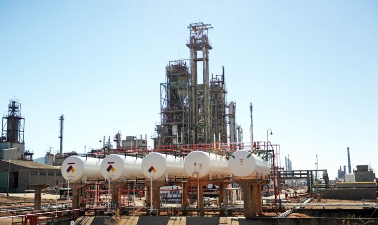 Ayesa desarrolla un agente experto basado en IA que ayuda a los químicos de Petronor