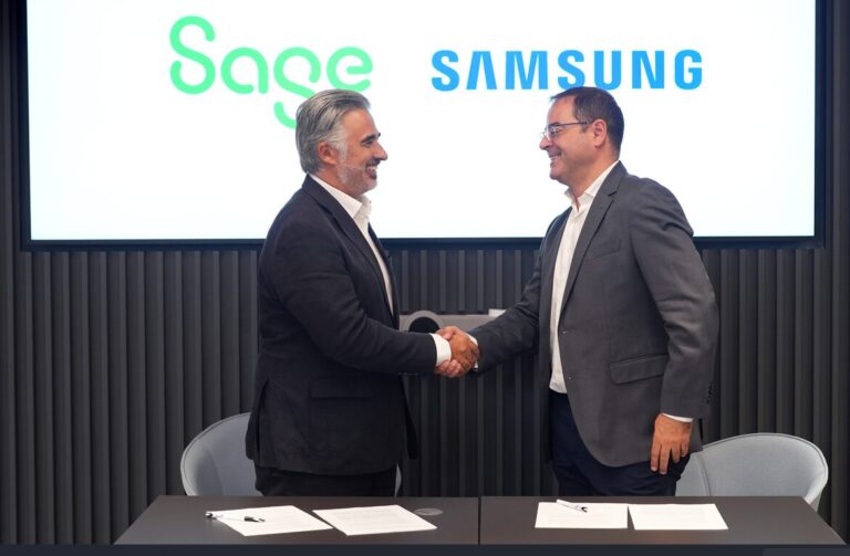 Hugo Oliveira, Partners & Ecosystem Director Sage Iberia (izquierda), y Carlos Gándara, Head of B2B en Samsung Electronics Iberia