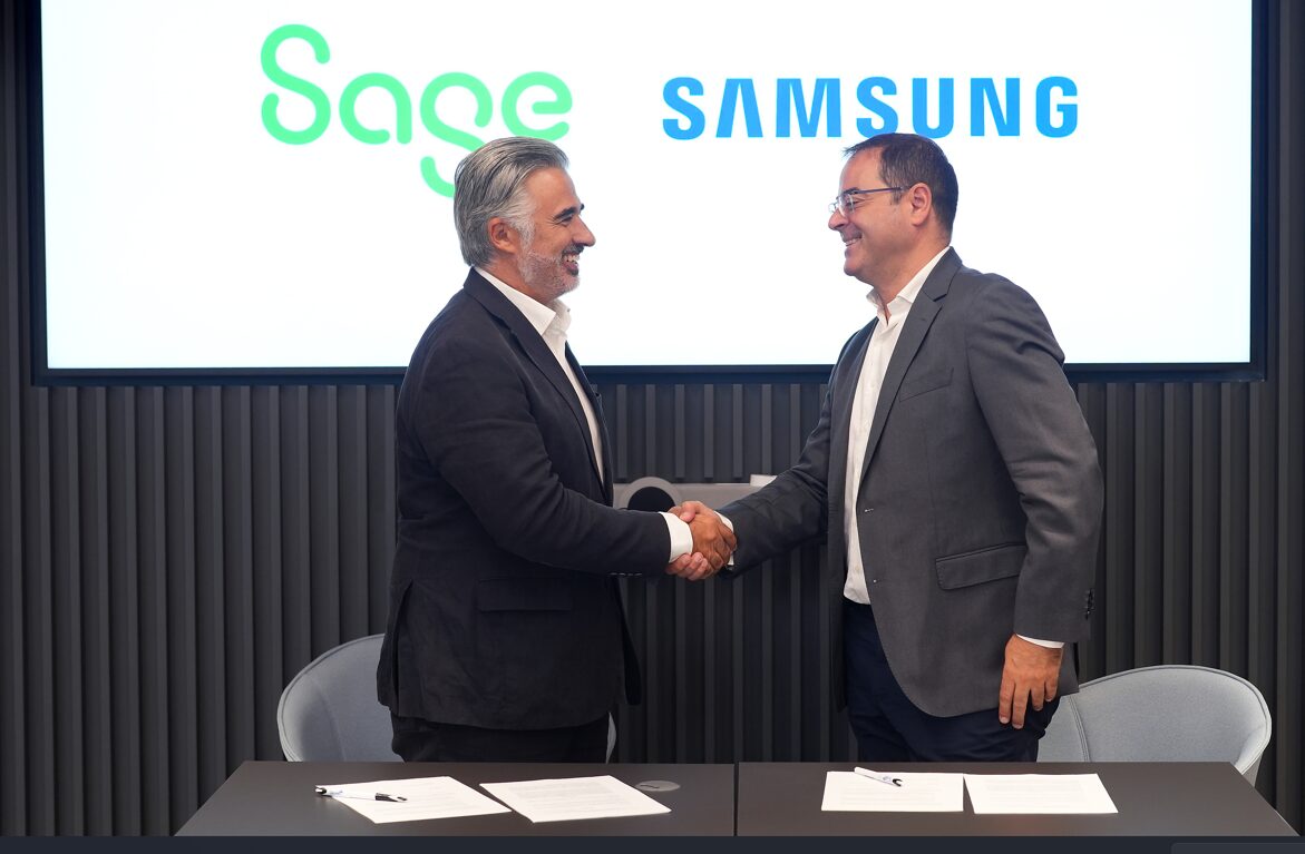 Hugo Oliveira, Partners & Ecosystem Director Sage Iberia (izquierda), y Carlos Gándara, Head of B2B en Samsung Electronics Iberia