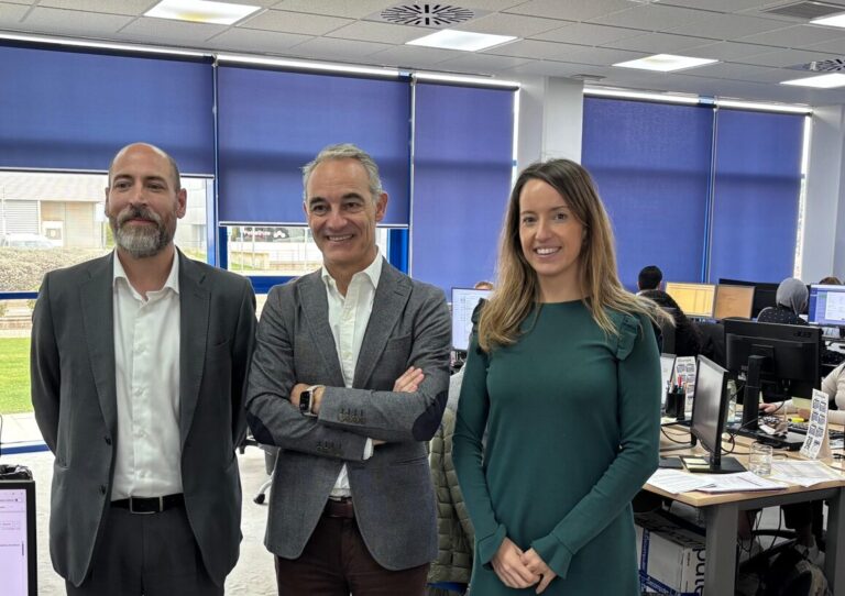 Enrique Sampériz, en el centro, con parte de su equipo directivo