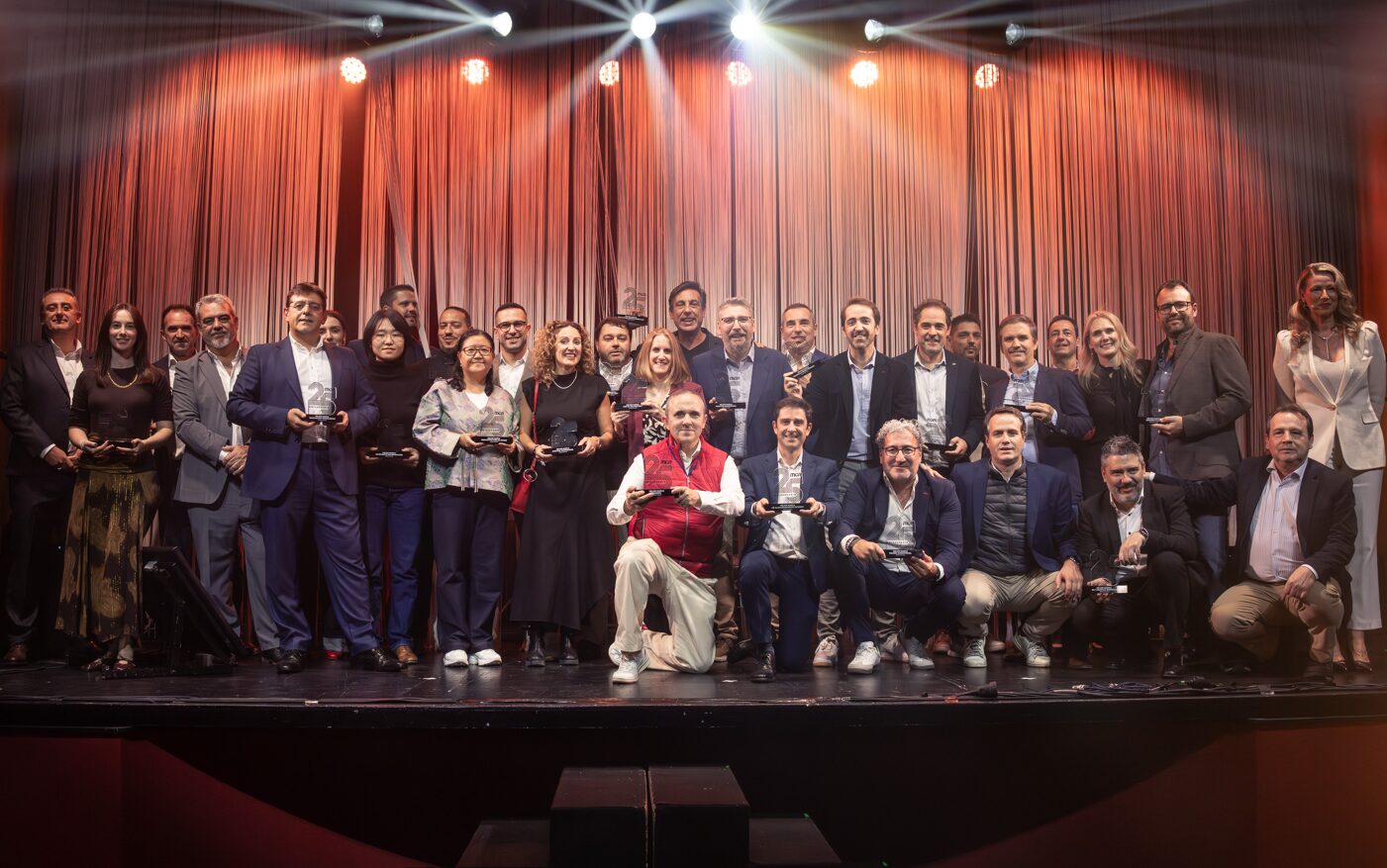 Foto de familia de los Premios MCR 2025
