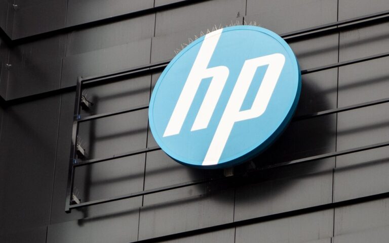 Logo de HP en un edificio