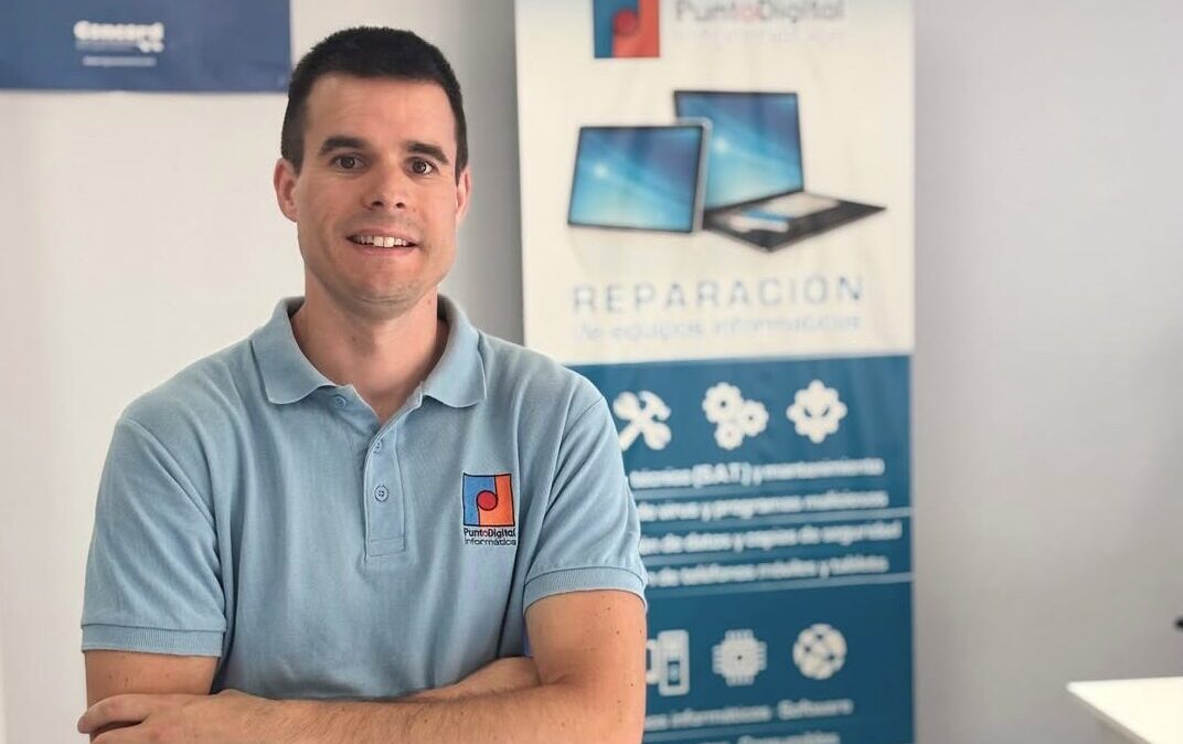 Roberto Lapeña, propietario de dos tiendas de informática en la España vaciada