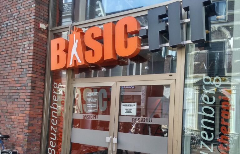 Gimnasio de la cadena Basic Fit (Donald Trung, Wikimedia Commons)