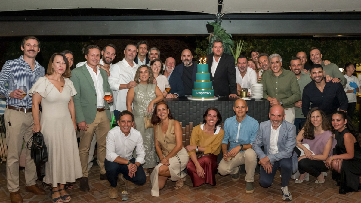 Equipo de Kaspersky en España en la celebración del 18º aniversario de la filial
