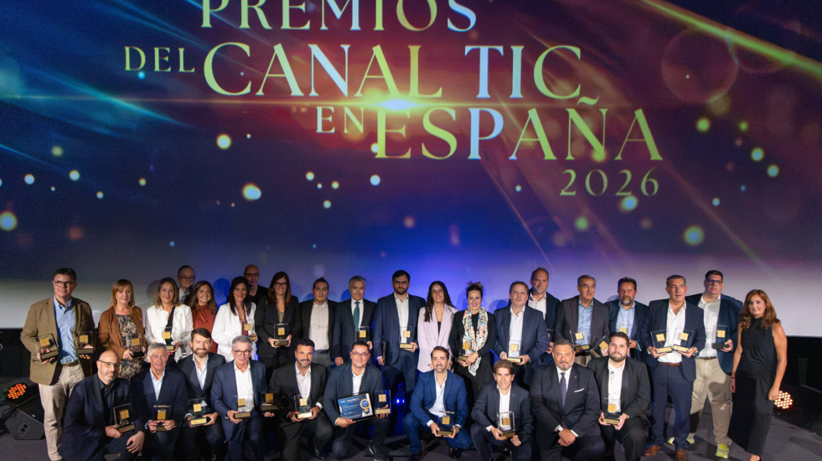 Foto de familia de los Premios del Canal TIC en España 2026