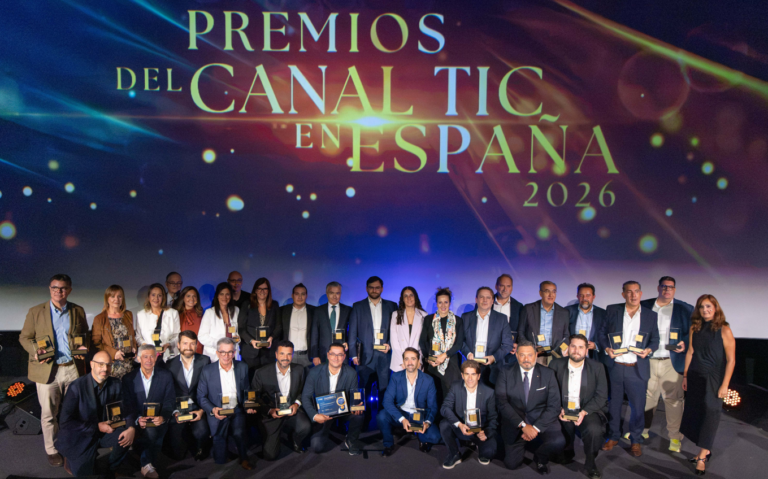 Foto de familia de los Premios del Canal TIC en España 2026