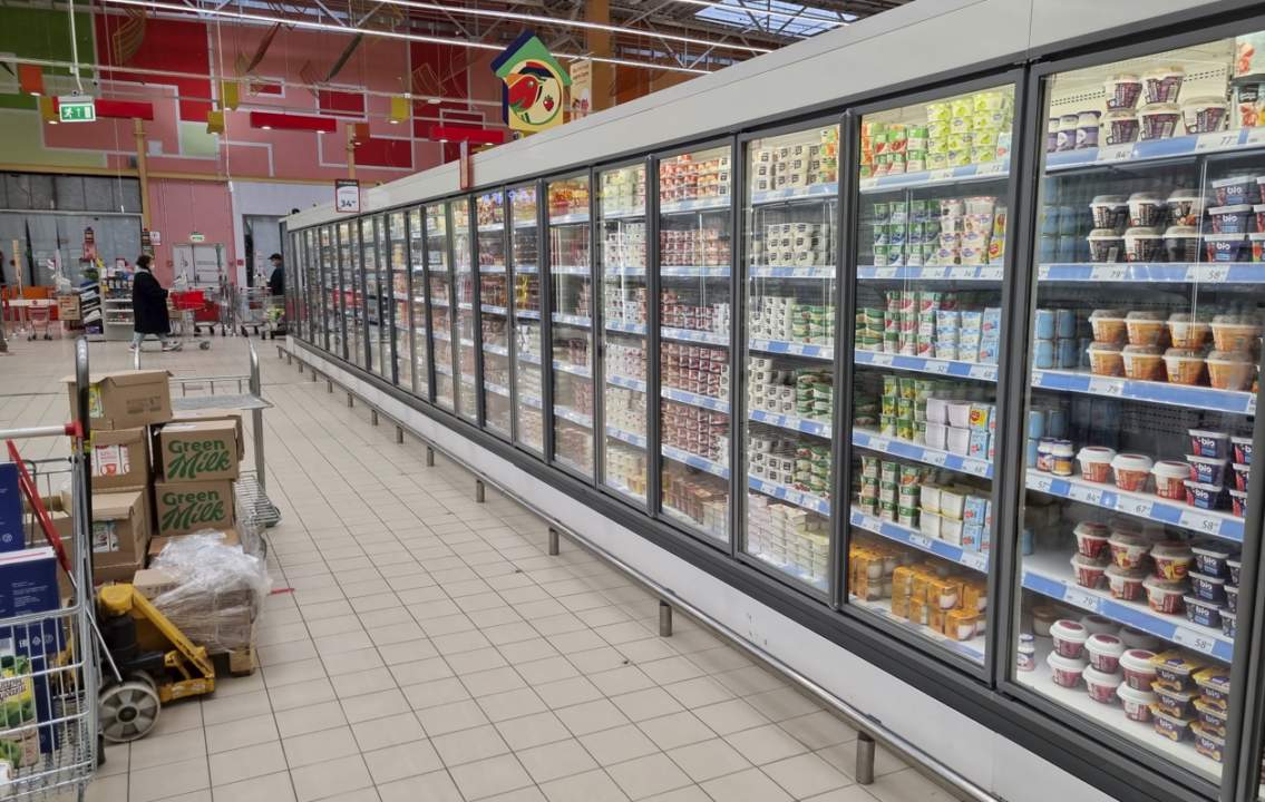 Frigoríficos en un supermercado
